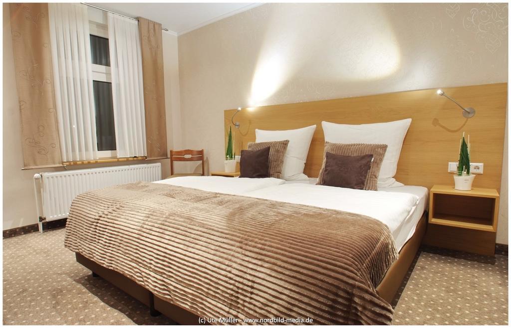 Zur Linde Hotel Heede Bagian luar foto