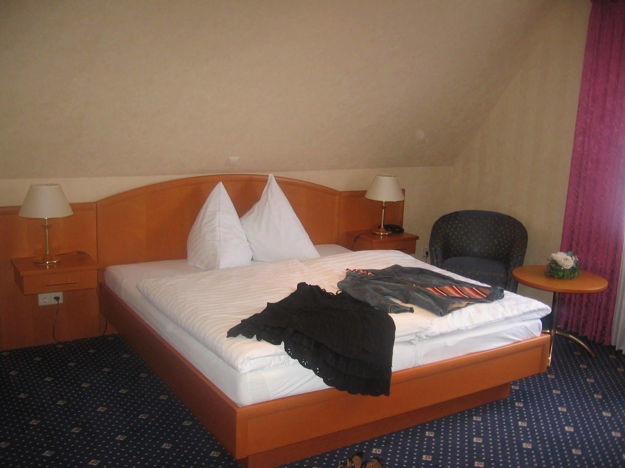 Zur Linde Hotel Heede Bagian luar foto