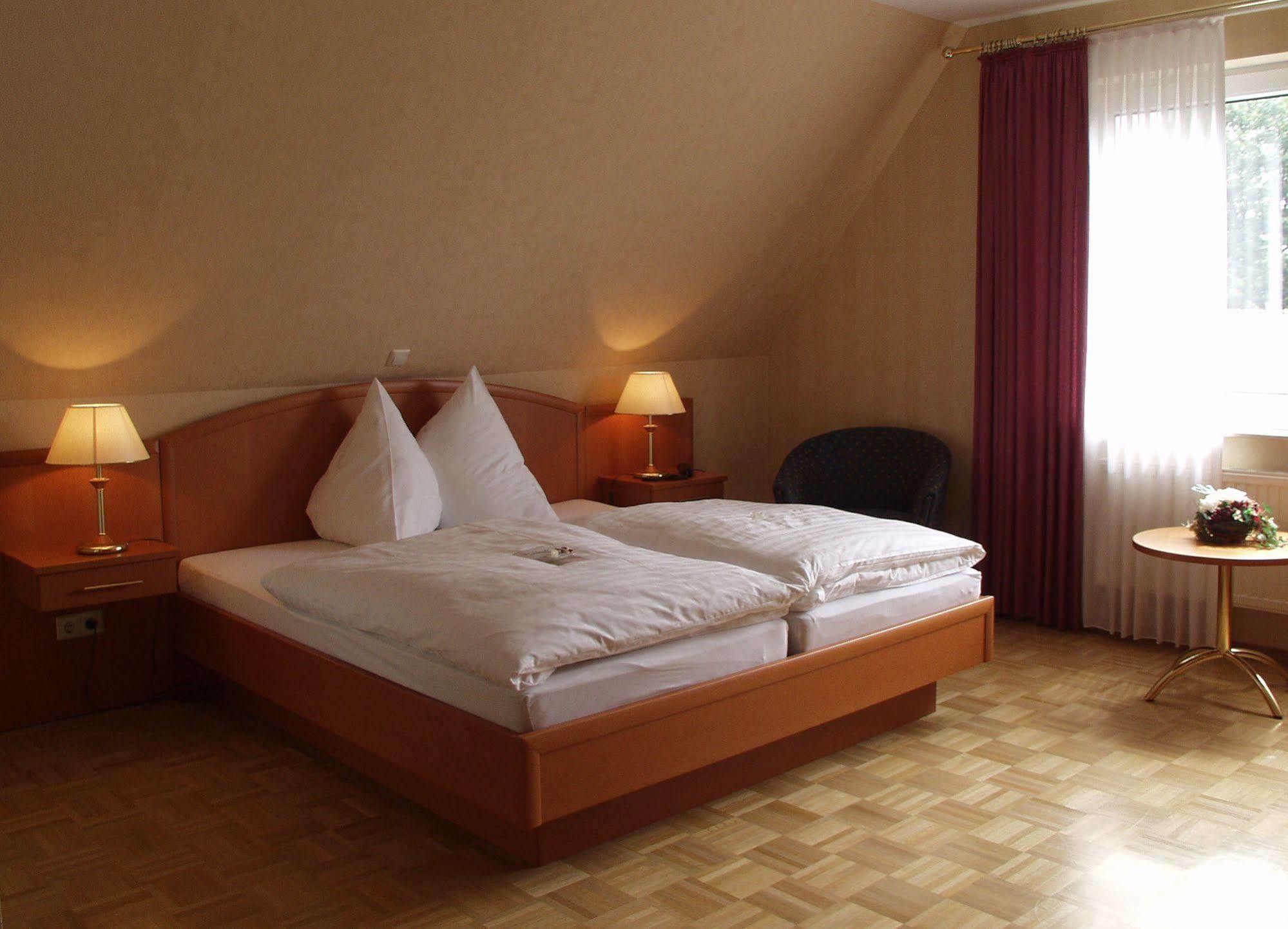 Zur Linde Hotel Heede Bagian luar foto