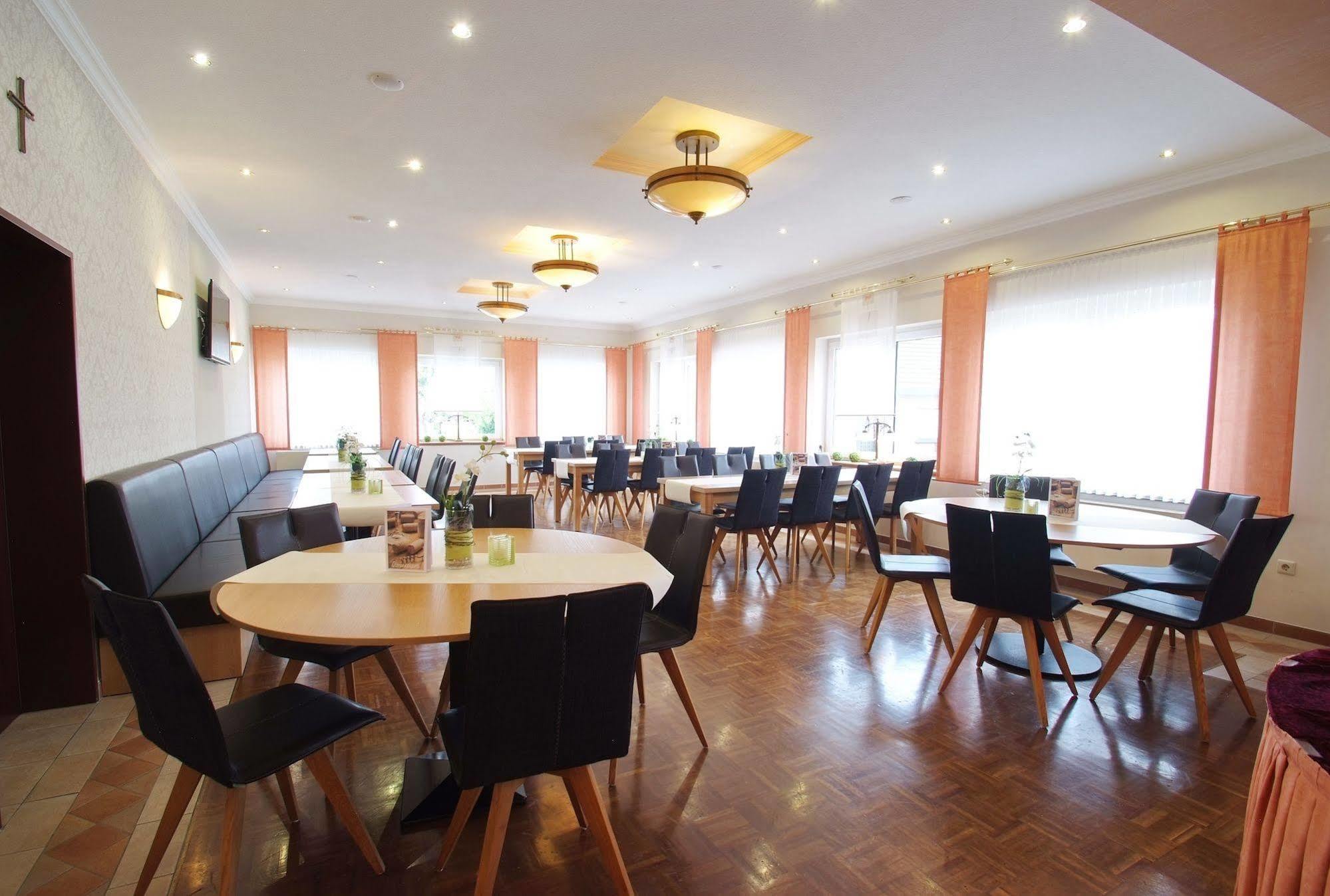 Zur Linde Hotel Heede Bagian luar foto